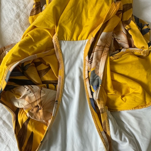 LA BLANCA Belle High Neck Mio One-Piece Swimsuit (14) - Picture 7 of 7